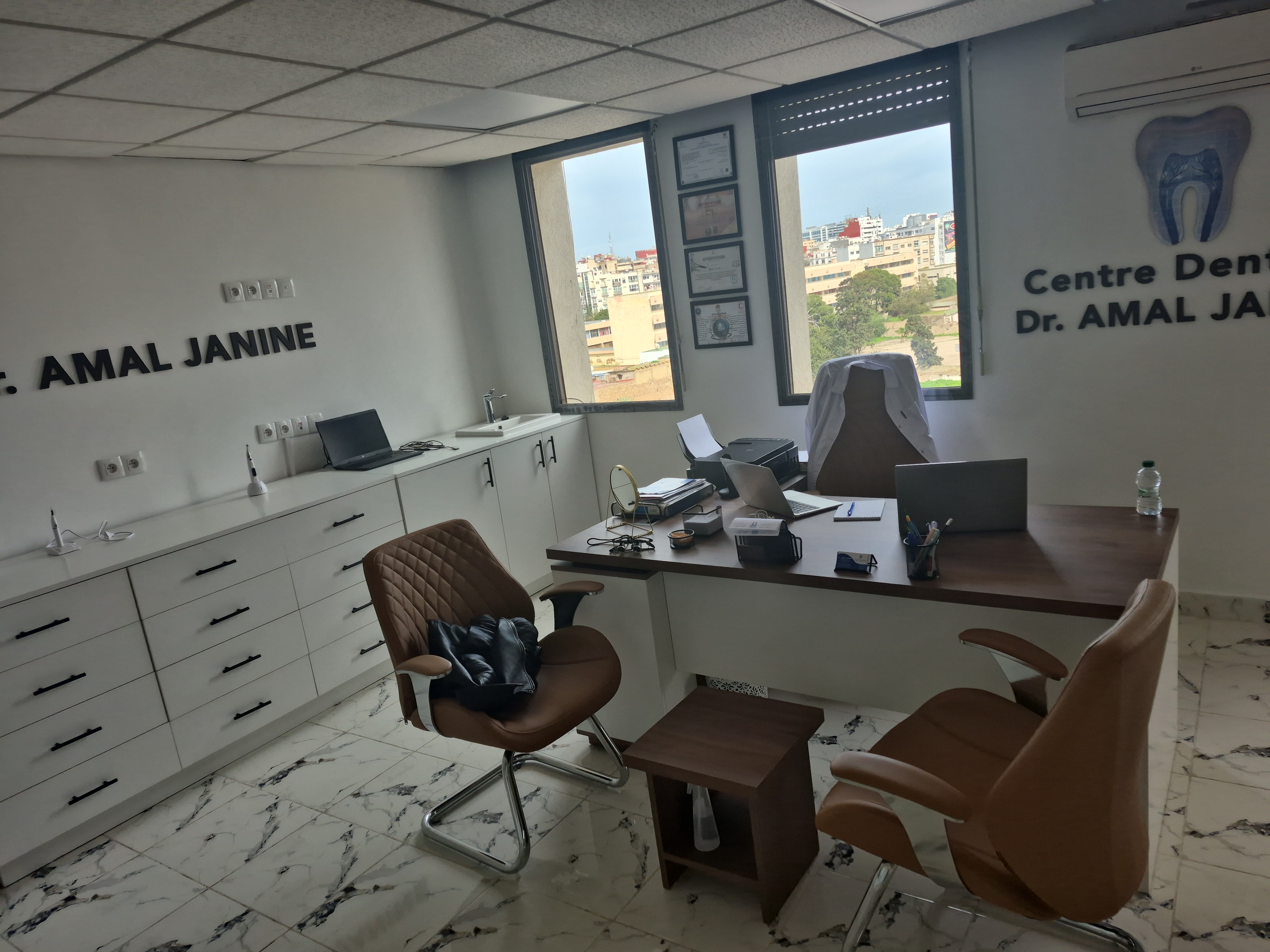 Salle de soins du Centre Dentaire Dr. Amal Janine