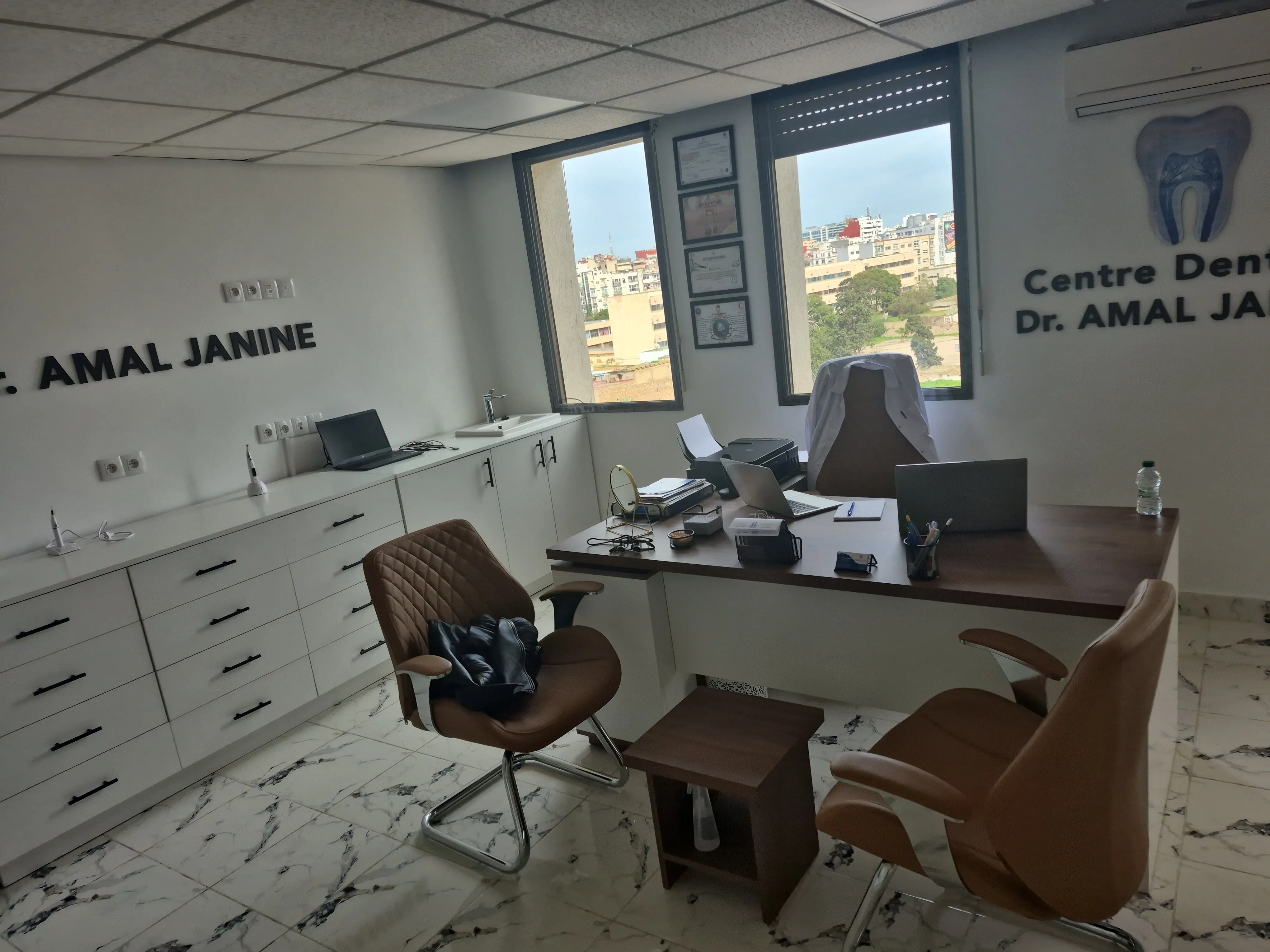 Salle de soins du Centre Dentaire Dr. Amal Janine